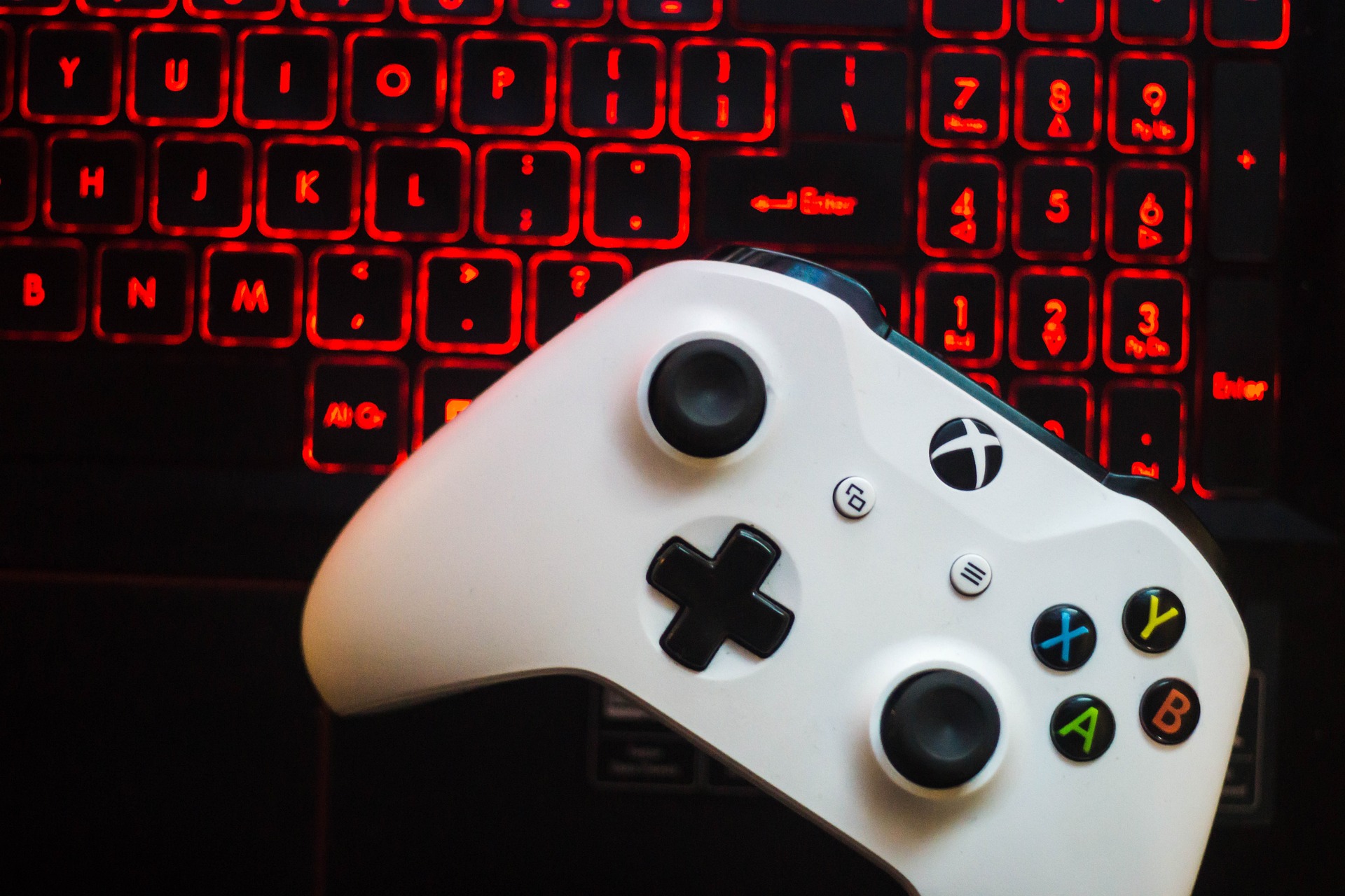 Gaming on Keyboard vs. Joystick: Exploring the Best Input Methods for PC and Console Gaming